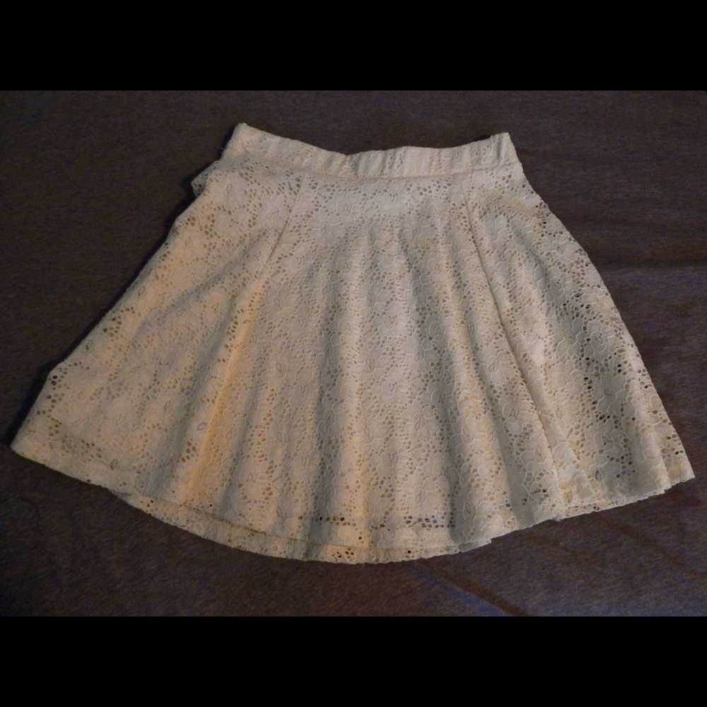 Off-white Textured Mini Skirt - Picture 2 of 3